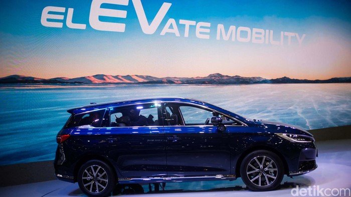 BYD M6 Jadi Mobil Terbanyak Diimpor ke Indonesia, Apa Rahasianya?