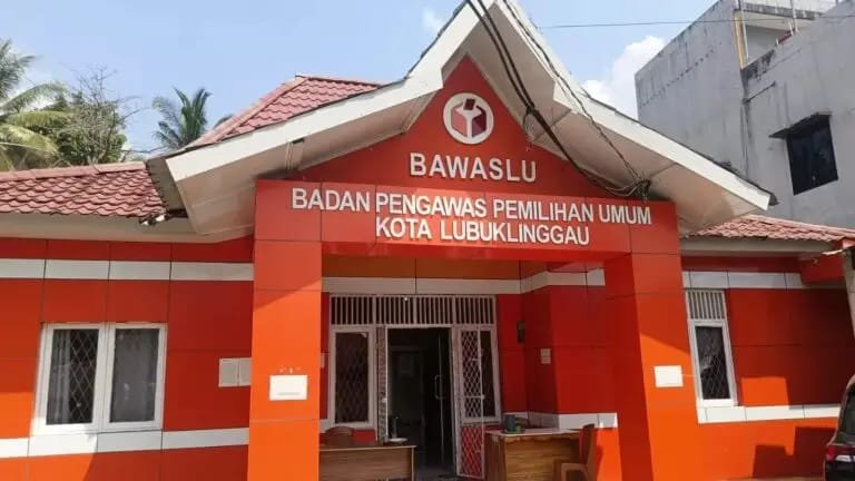Tim Hukum YOKteRUS Lapor Dugaan Oknum Sekwan Lubuk Linggau yang Terlibat Politik Praktis ke Bawaslu