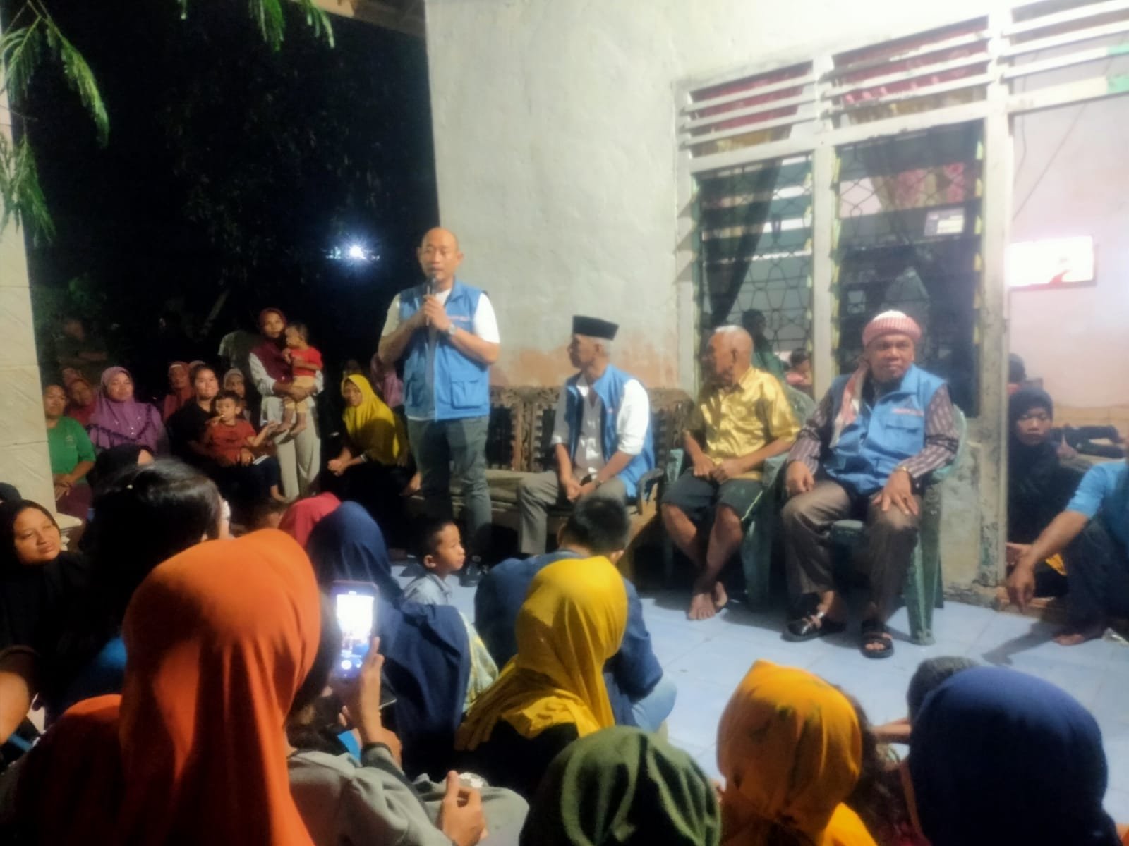 Belusukan Di Taba Baru Yoppy - Rustam Di Sambut Warga Dengan Antusias