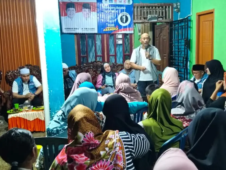 Bentuk Dukungan ke Pasangan Botak peci Warga Taba Jemekeh Bernazar Potong Sapi