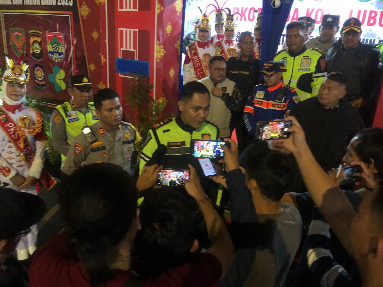 Pastikan Keamanan Perayaan Malam Natal Kapolres Lubuk Dan Unsur Forkopimda , Laksanakan Patroli Bersama