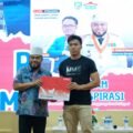 Petarung MMA Asal Bengkulu Terima Penghargaan dari Gubernur Helmi Hasan