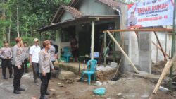Hari Bhayangkara ke-80: Polres Probolinggo Turun ke Pelosok Desa Salurkan Bansos Bedah Rumah