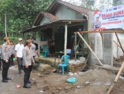 Hari Bhayangkara ke-80: Polres Probolinggo Turun ke Pelosok Desa Salurkan Bansos Bedah Rumah