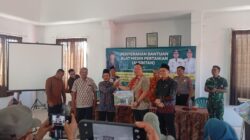 Wabup Gresik Serahkan Bantuan Alsintan, Dukung Peningkatan Produktivitas Pertanian di Bungah