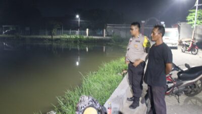Kapolsek Pakal Dukung Ketahanan Pangan Melalui Pendampingan Budidaya Ikan Air Tawar di Kelurahan Sumberrejo
